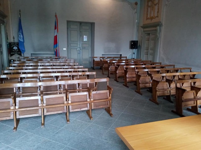 Restaurate le sedute del Salone Consiliare di Revigliasco d'Asti
