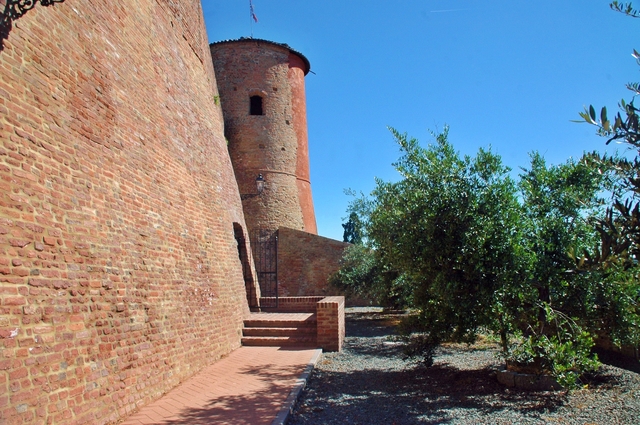 Da rudere a meraviglia del Monferrato: il recupero dell'area del Castello di Castelnuovo Calcea