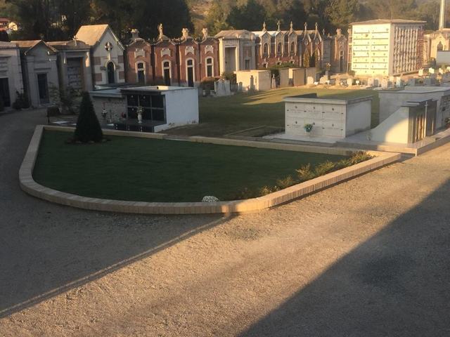 Conclusi i lavori al cimitero di Mombercelli: due eleganti aiuole accoglieranno i visitatori